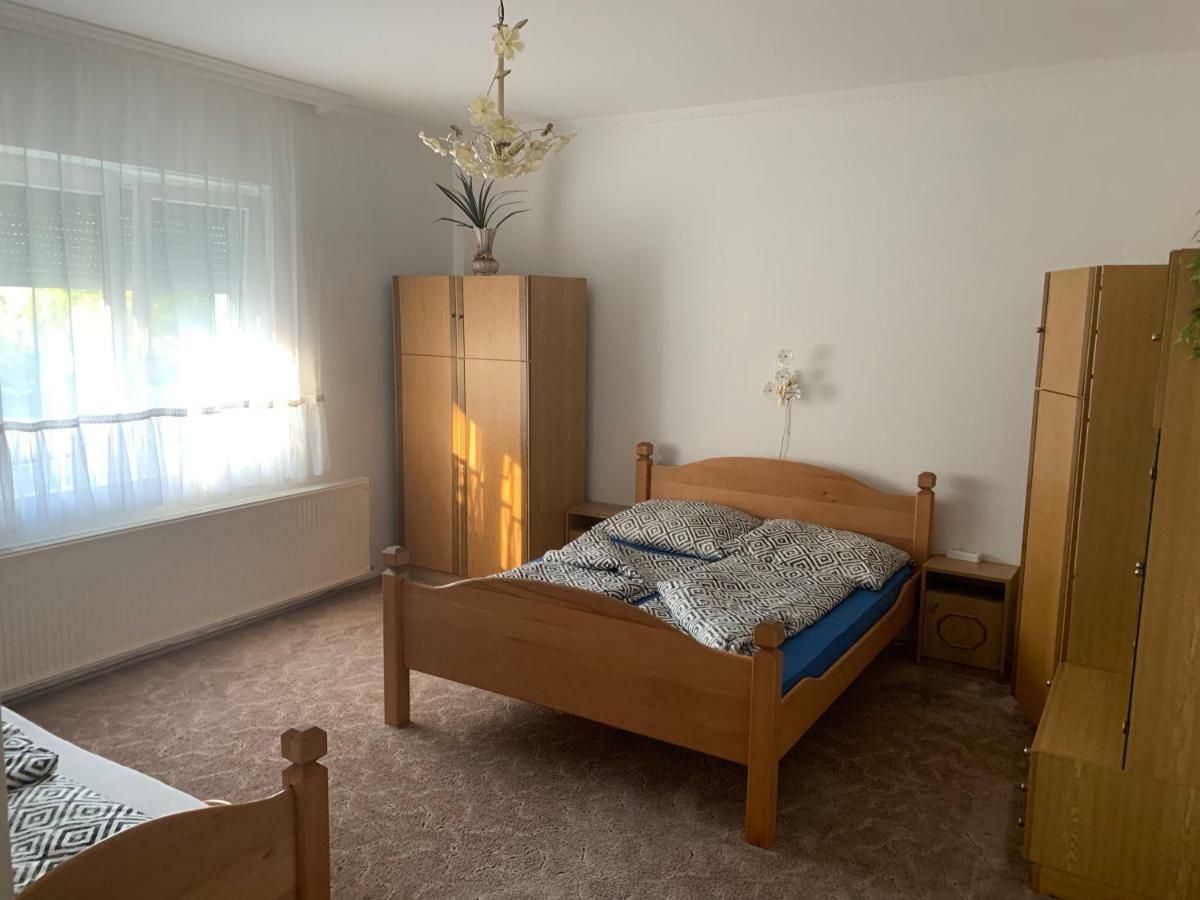 Viktor Apartmanház Zamárdi Exterior foto